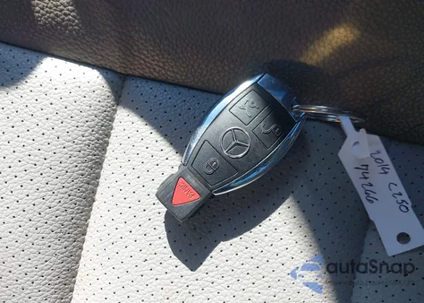 2014 Mercedes-Benz C 250 Sport z USA, uszkodzony, nr VIN WDDGF4HB4EA913913